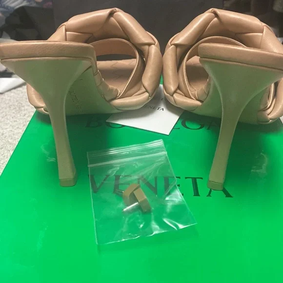 Bottega Veneta intrecciato sandal in color nude/cipria. Color is out of stock - Picture 6 of 8